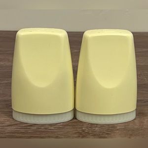Vtg Art Deco Salt & Pepper Shakers Yellow Melamine Adorable!